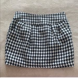 Forever 21 houndstooth skirt with pockets!